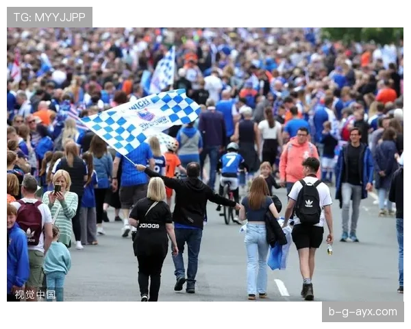 伊普斯维奇强势重返英超，球迷欢庆球队状态回暖