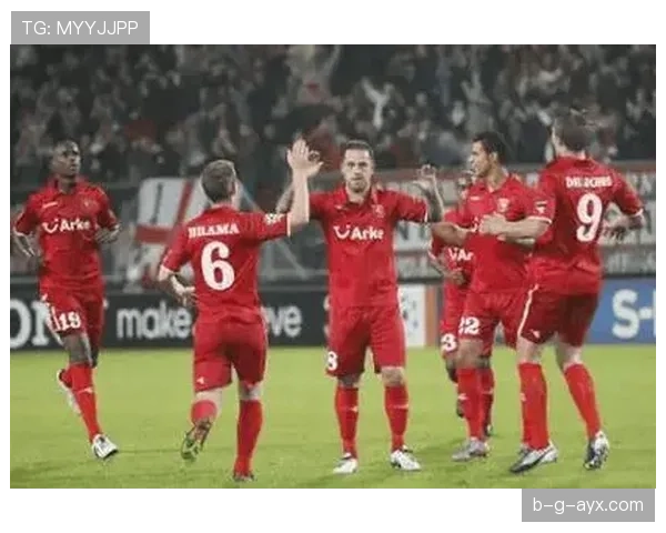 阿贾克斯锋线火力全开，状态回暖势头强劲引期待