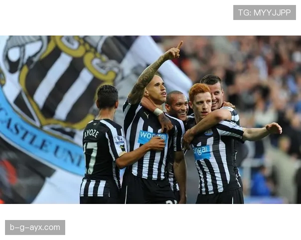 英超球迷盛会点燃热情，状态回暖共迎新赛季足球盛宴