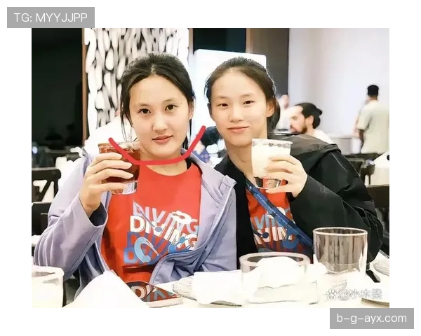 掌敏洁家的猫都比我省吃俭用