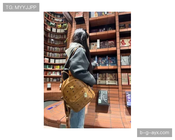 山口茜那生活简直像星二代，训练完跑去限量包包店逛了一圈？