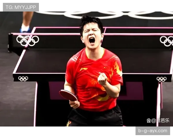 樊振东训练完随手啃个馒头，这自律程度真绷不住了